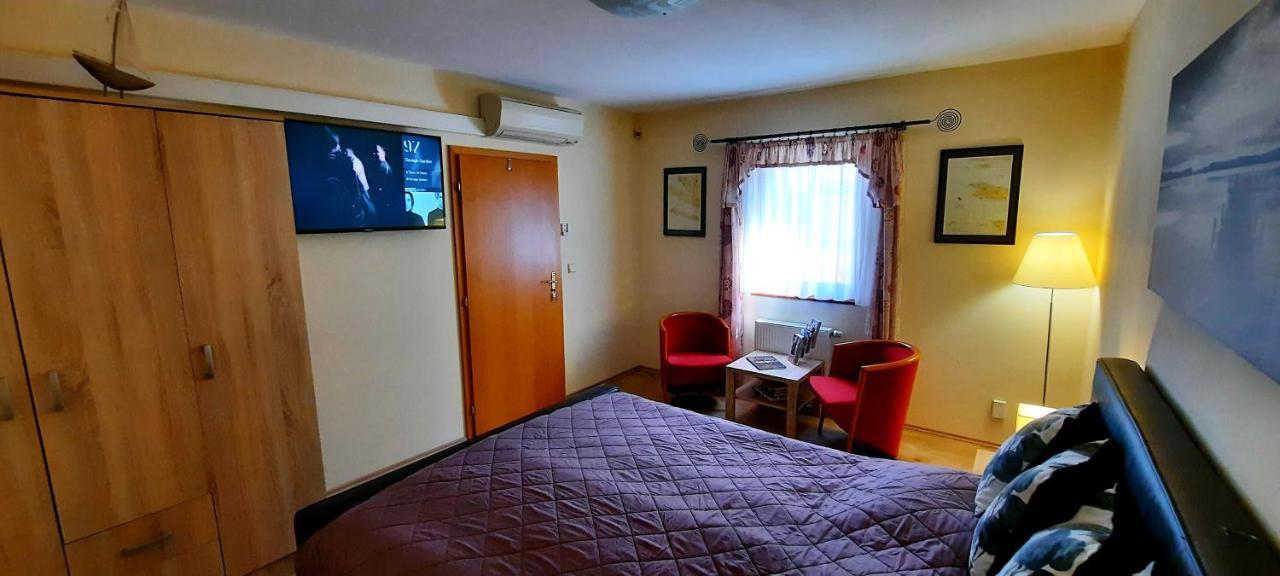 Pool Apartments Карлові Вари Екстер'єр фото